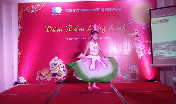 “Đêm rằm lung linh” của đại gia đình Minh Tâm