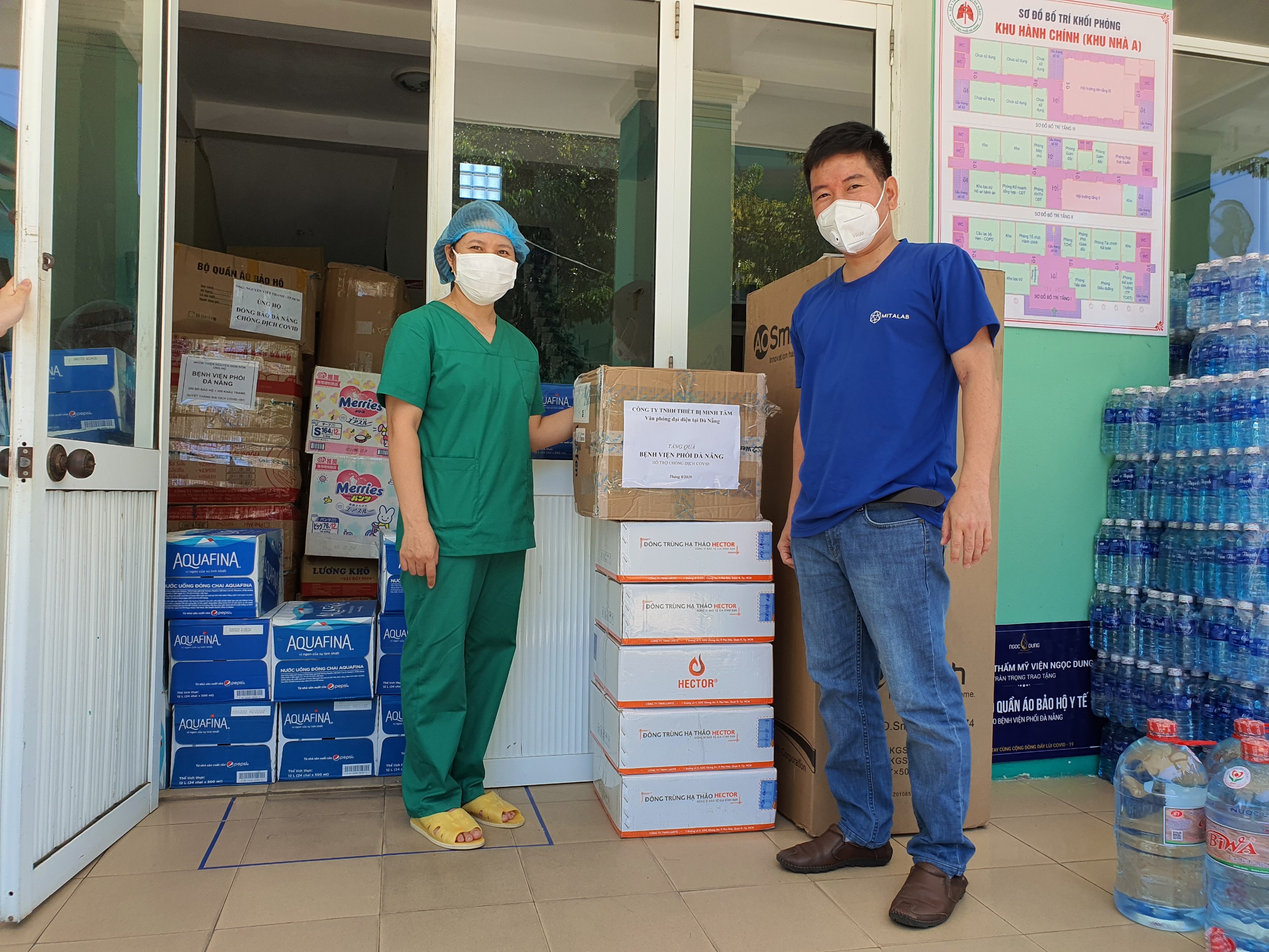 MITALAB TẶNG QUÀ TIẾP SỨC CHO CBNV TẠI CÁC CƠ SỞ Y TẾ ĐÀ NẴNG