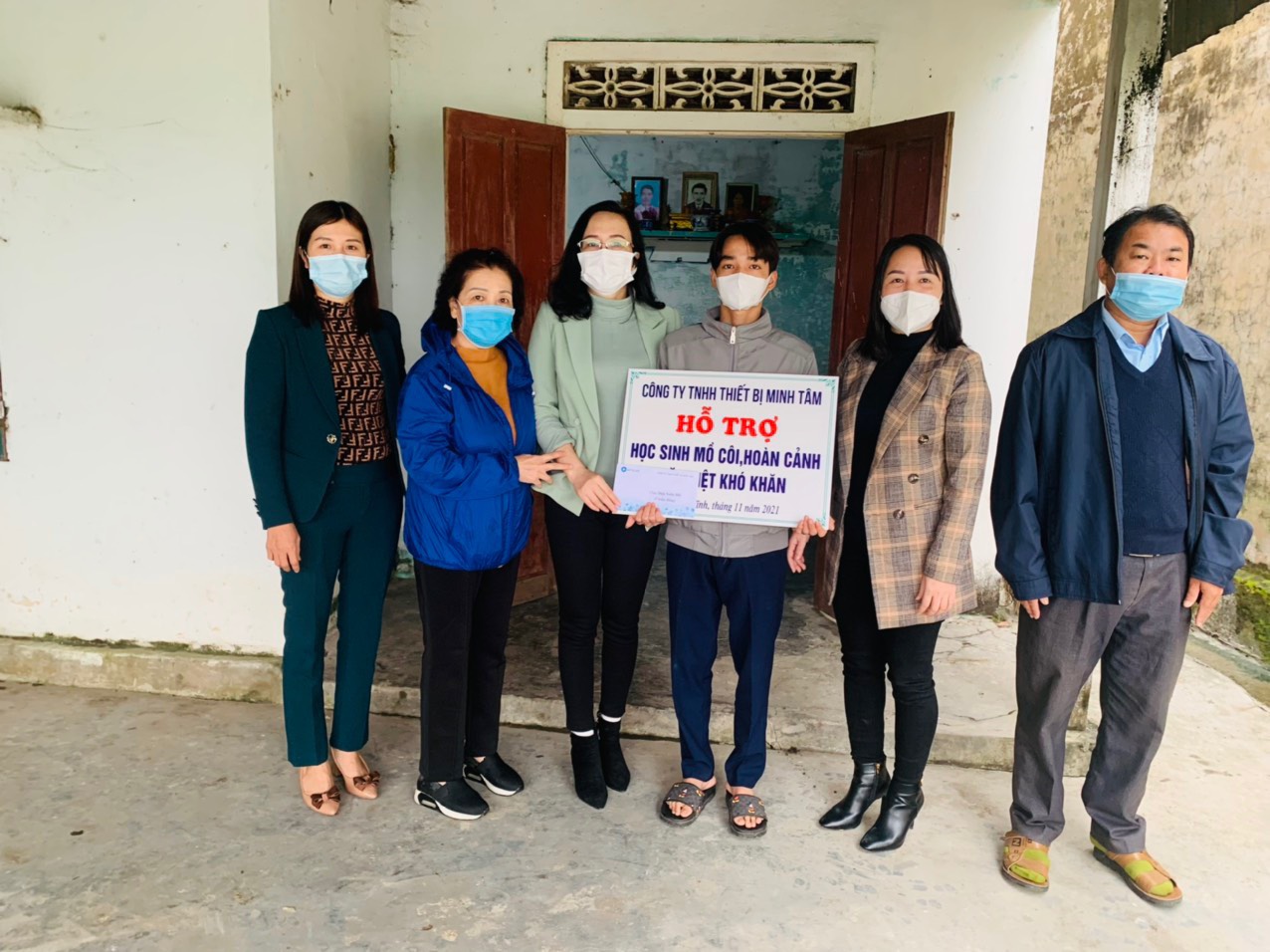 MITALAB TRAO HỌC BỔNG CHO CÁC EM HỌC SINH CÓ HOÀN CẢNH KHÓ KHĂN TẠI TỈNH HÀ TĨNH