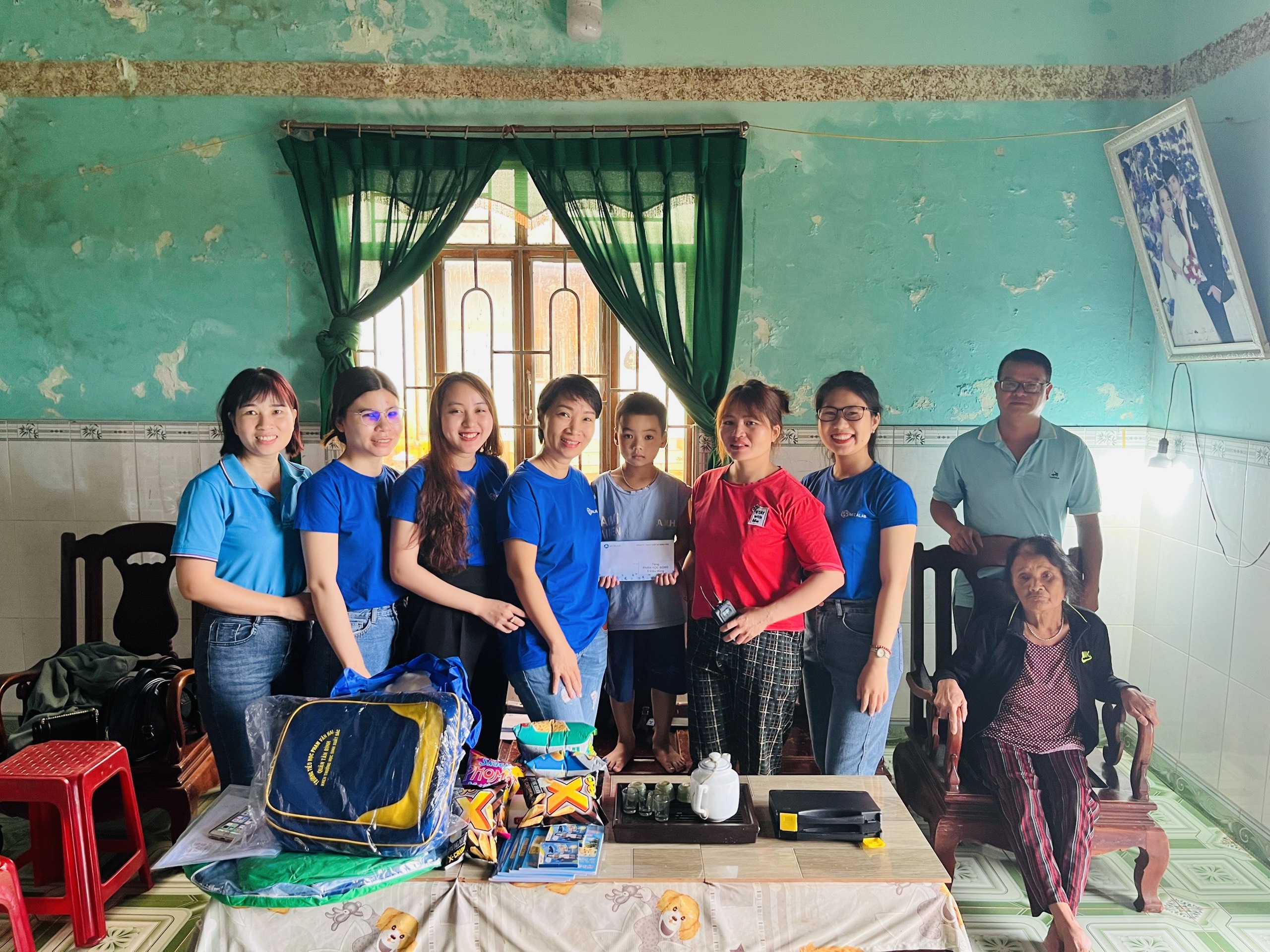 QUỸ NỐI VÒNG TAY LỚN NỐI ĐẾN VỚI CÁC EM HỌC SINH HOÀN CẢNH ĐẶC BIỆT KHÓ KHĂN TẠI ĐẮK NÔNG