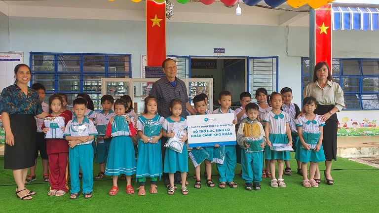 NHỮNG BỘ ĐỒNG PHỤC MỚI DÀNH CHO CÁC EM HỌC SINH TIỂU HỌC HỒNG QUANG – TP. ĐÀ NẴNG
