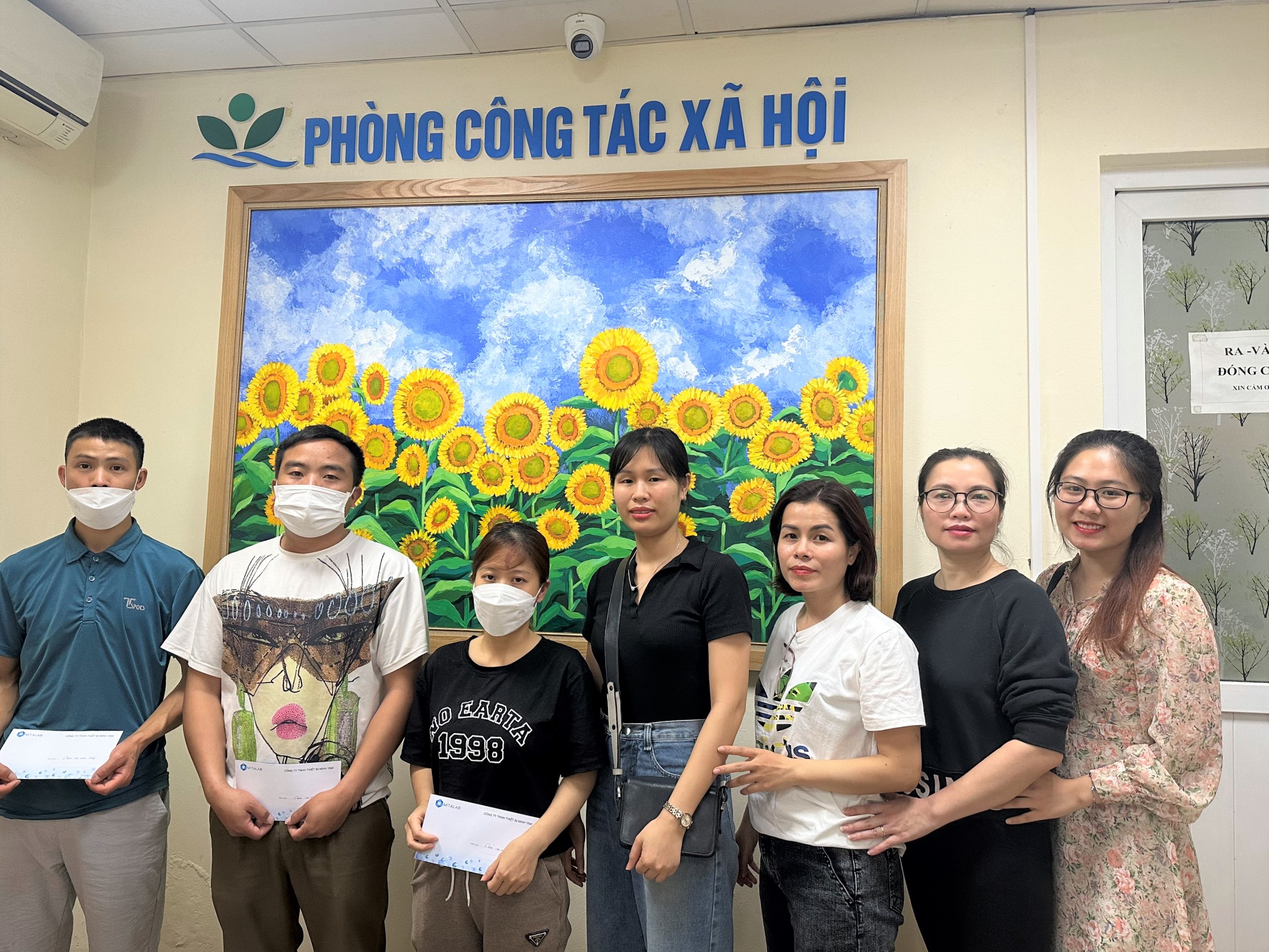 ĐẠI DIỆN CÁN BỘ NHÂN VIÊN MITALAB TỔ CHỨC BUỔI THĂM HỎI BỆNH NHÂN NHI TẠI BỆNH VIỆN NHI TRUNG ƯƠNG