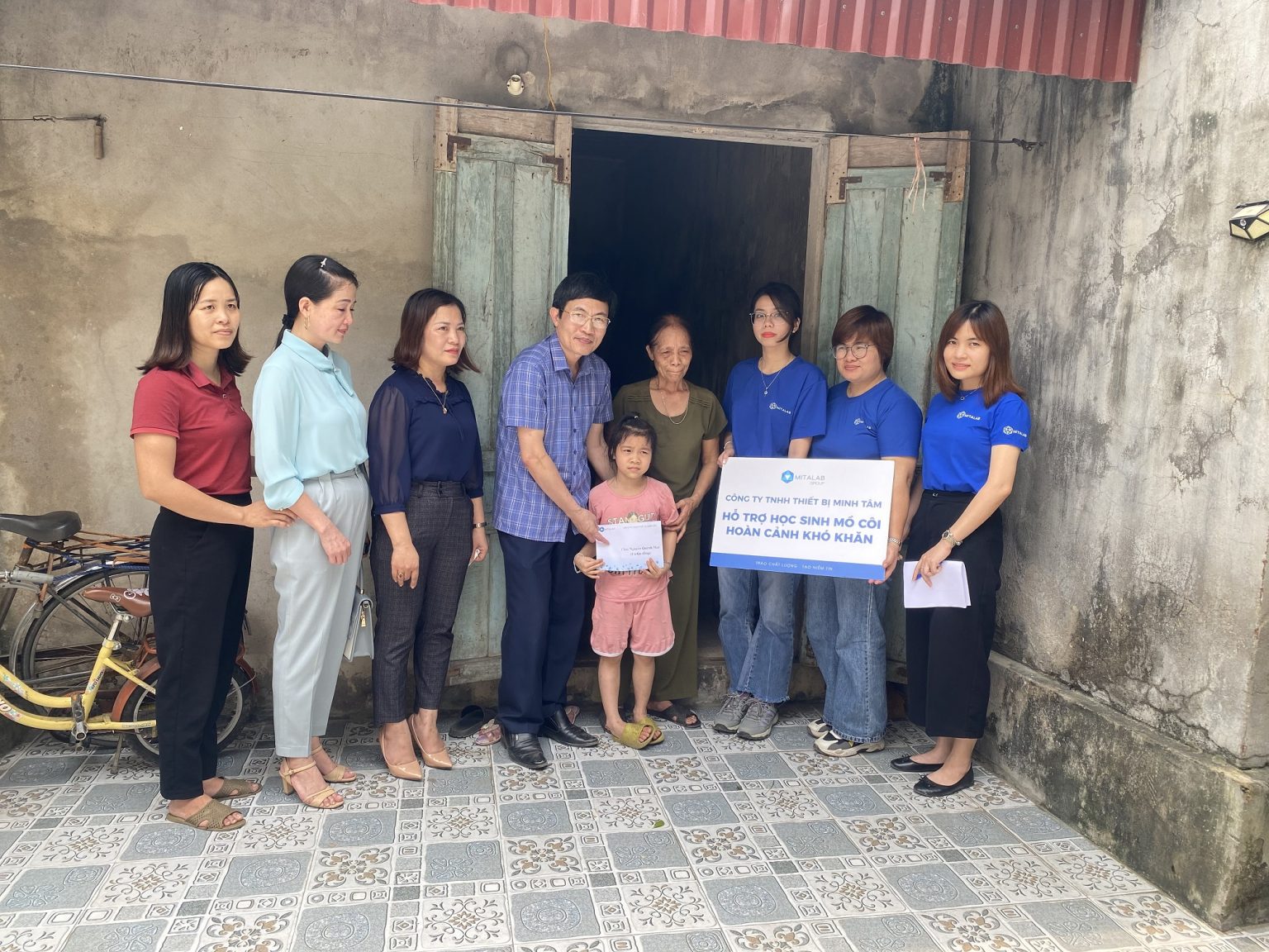 TRAO HỌC BỔNG KHUYẾN HỌC CHO HỌC SINH TẠI HUYỆN HƯNG HÀ, TỈNH THÁI BÌNH