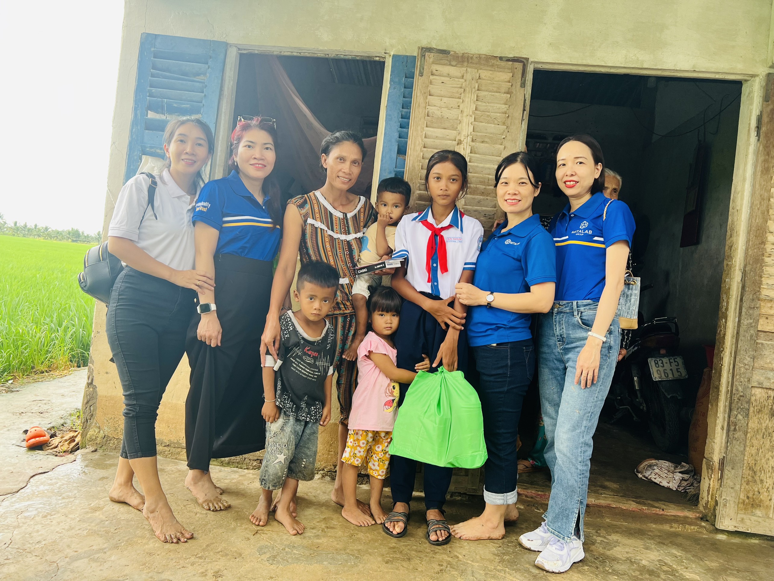 TIẾP BƯỚC TỚI TRƯỜNG CÙNG TRẺ EM CÓ HOÀN CẢNH KHÓ KHĂN TỈNH SÓC TRĂNG