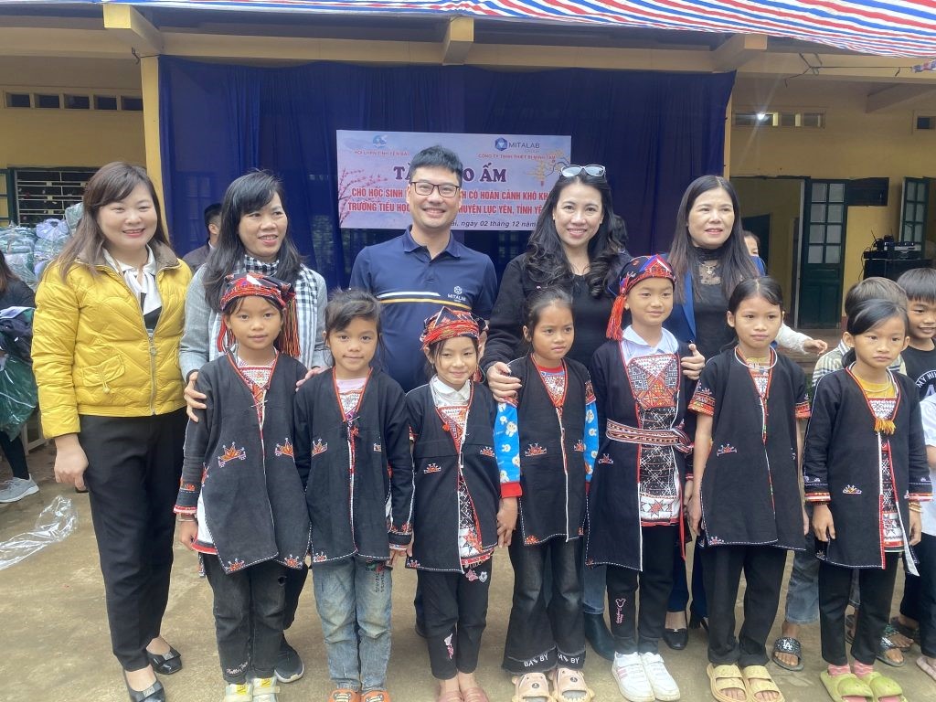 TIẾP BƯỚC TỚI TRƯỜNG CÙNG HÀNH TRÌNH SẺ CHIA TẤM ÁO YÊU THƯƠNG