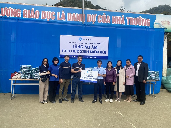 SẺ CHIA YÊU THƯƠNG CÙNG CÁC EM HỌC SINH TRƯỜNG THCS NGHIÊN LOAN
