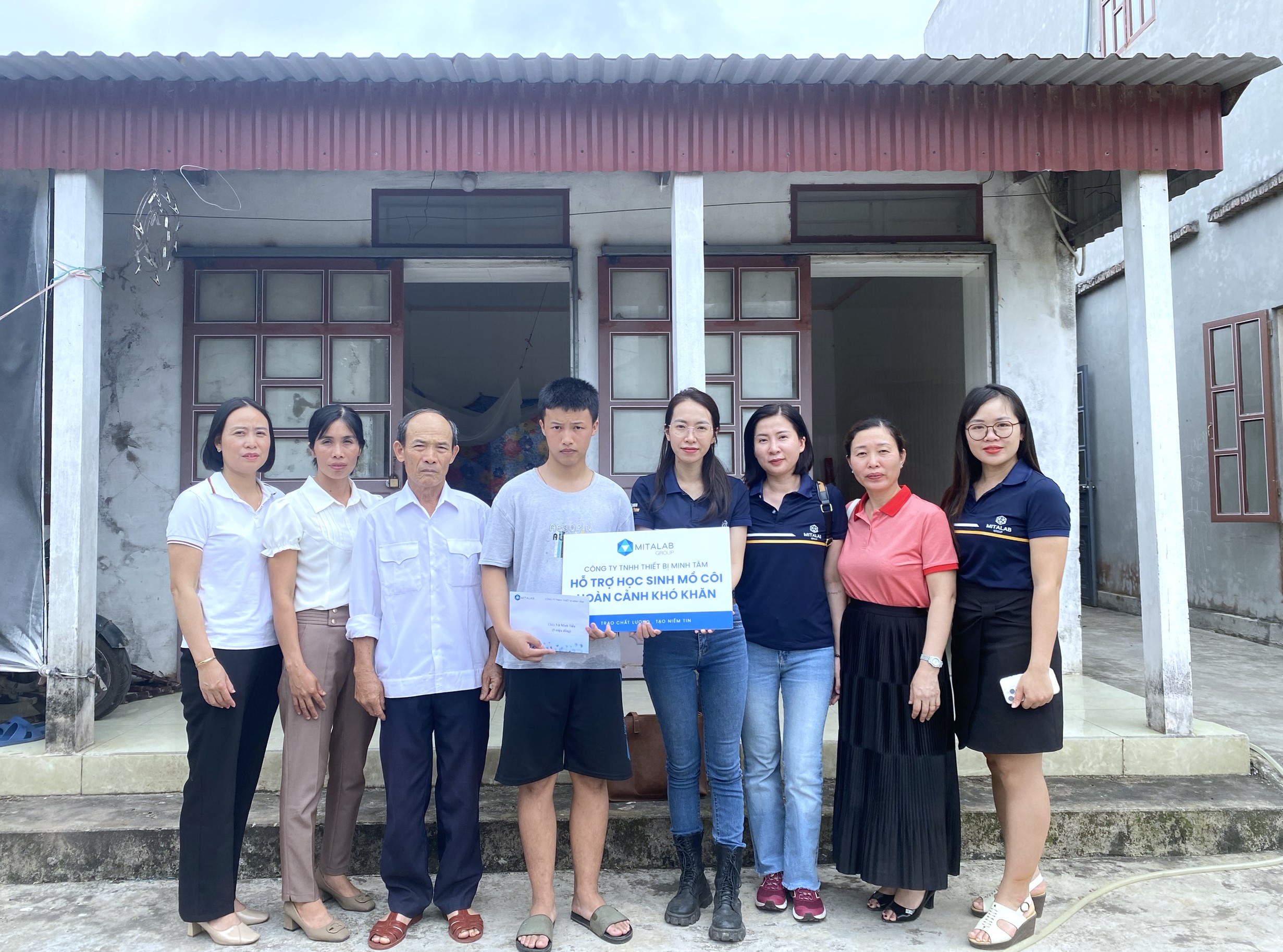 TIẾP BƯỚC TỚI TRƯỜNG CÙNG TRẺ EM NGHÈO CÓ HOÀN CẢNH KHÓ KHĂN TỈNH NAM ĐỊNH