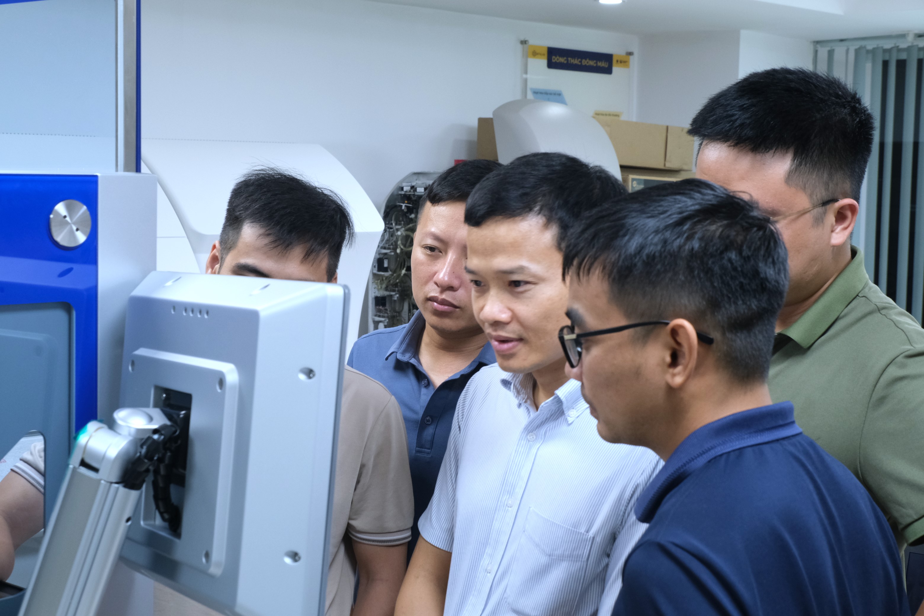 LÀM HẾT SỨC